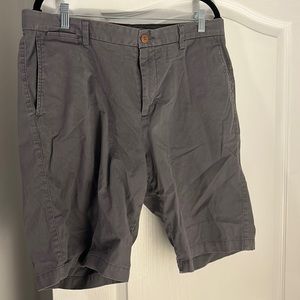 Tommy Bahama Short. 36 W. 97% cotton 3% spandex.